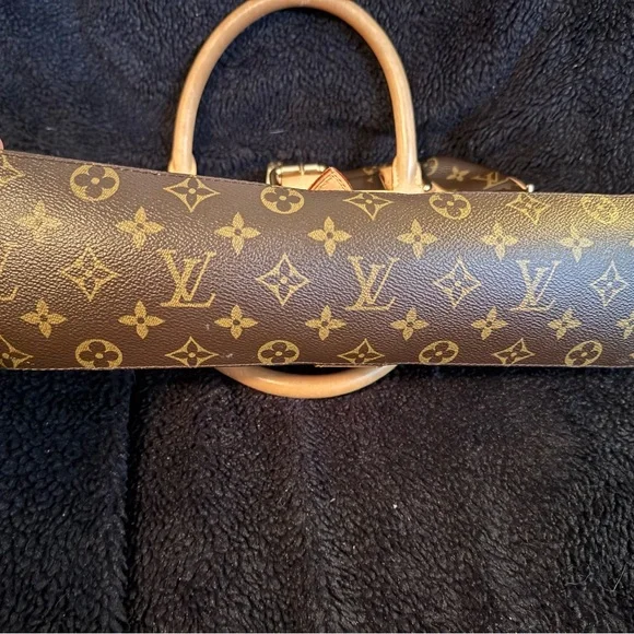 Louis Vuitton Manhattan GM - Picture 9 of 16
